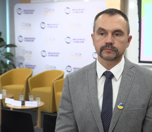 Ministerstwo Zdrowia pracuje nad procedurami postępowania w przypadku ataku astmy lub wstrząsu anafilaktycznego u dzieci w szkole. Obecnie nauczyciele nie mogą podawać leków