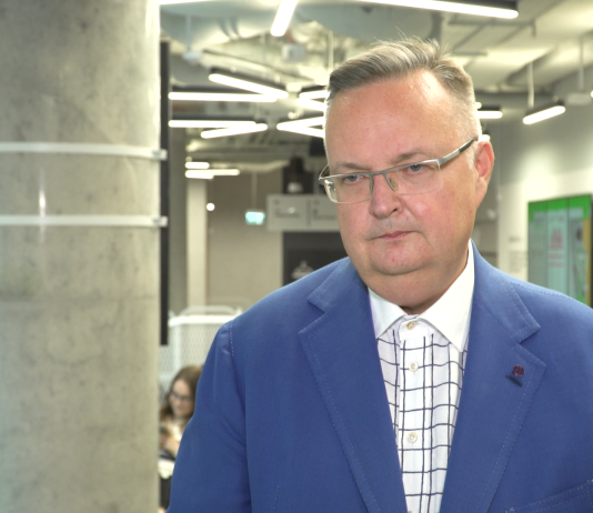 Lekarze apelują o przygotowanie strategii epidemicznej na jesień. Priorytetami szczepienia i dostęp do leku na COVID-19