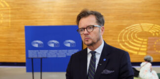 Zaostrzenie polityki migracyjnej w UE. Europejski Nakaz Powrotu i centra deportacyjne w krajach trzecich